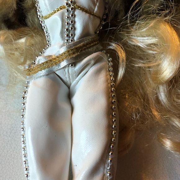 Bratz Designed By Cloe 2001 Doll - Picture 6 of 9